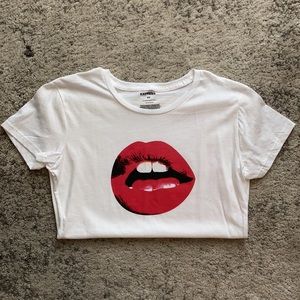 📸 Express White Red Lips Tee Shirt Medium